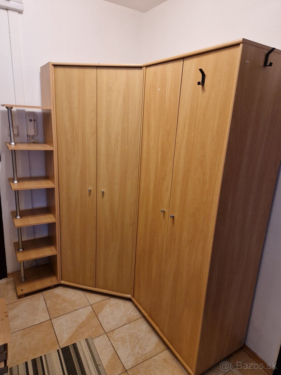Zostava 2 skrin jedna rohova