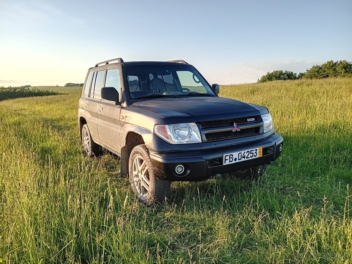 Mitsubishi pajero pinin