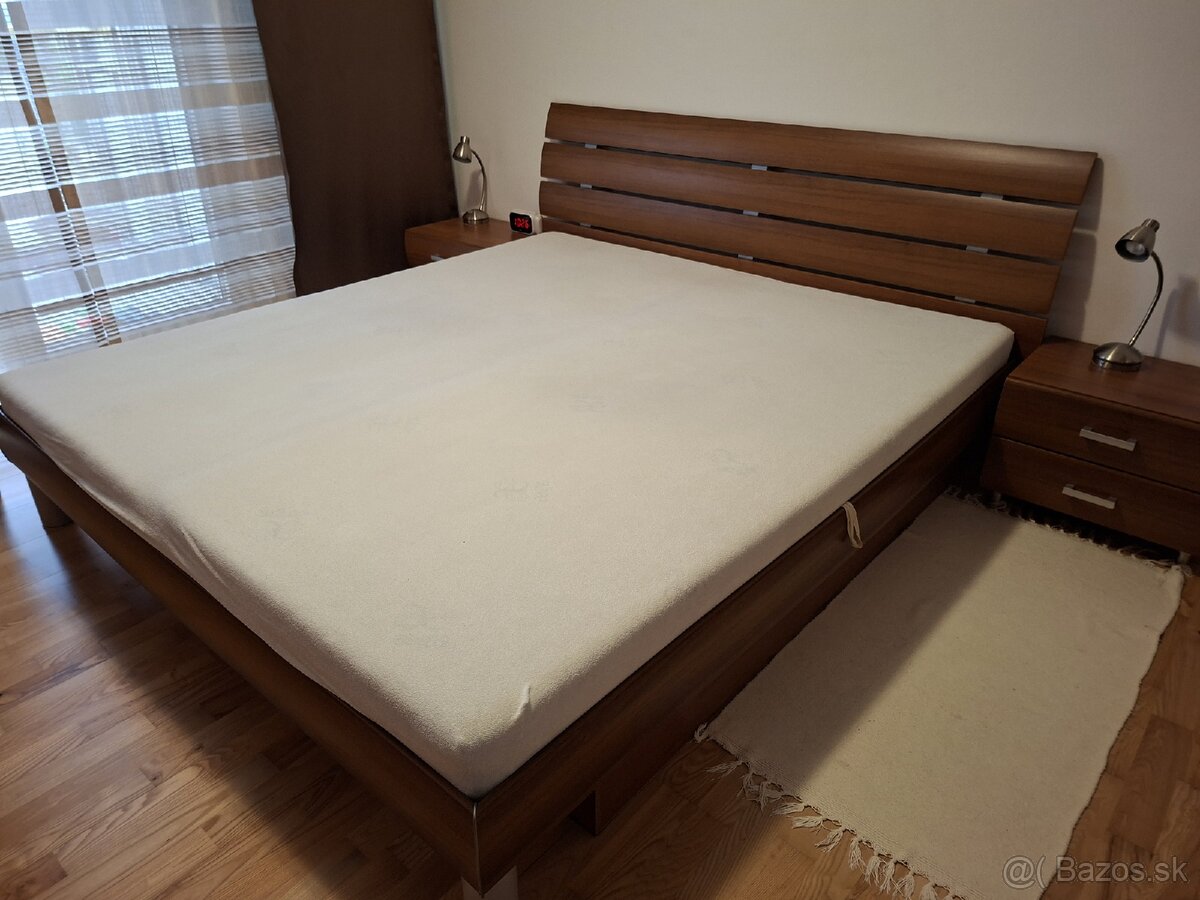 Manželská posteľ