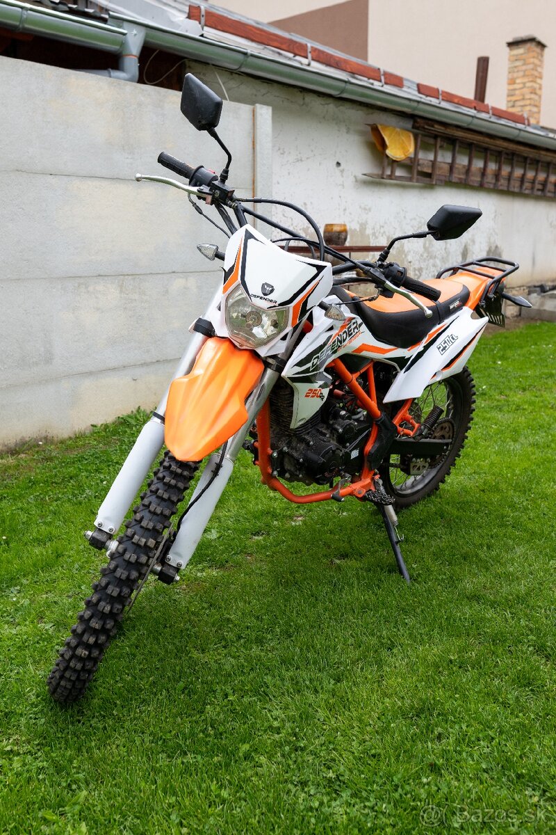 Motorka Defender 250
