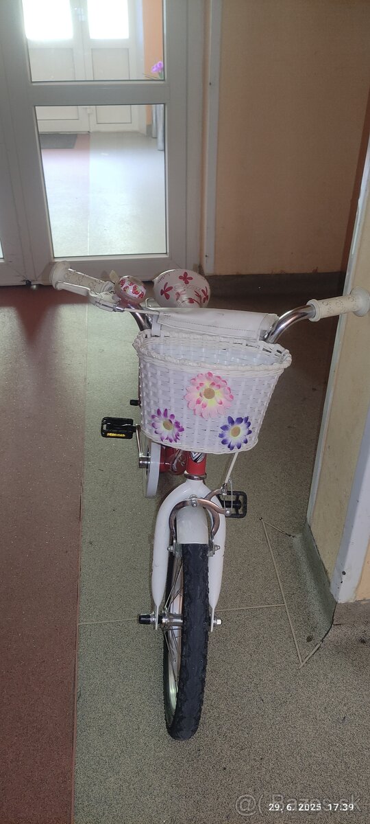 Dievčenský bicykel 16