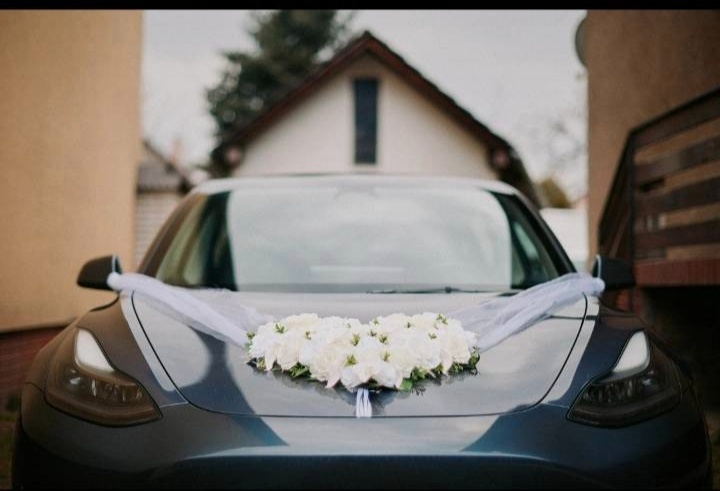 Svadobna vyzdoba na auto