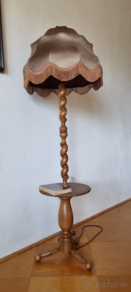 Stojaca lampa