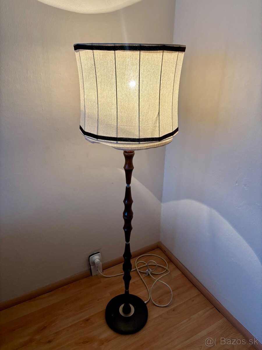 Retro lampa drevená