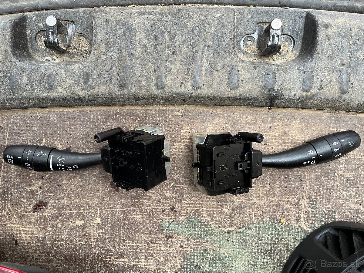 Hyundai i30 07 - 12 packa vypinac svetiel stieračov opierka