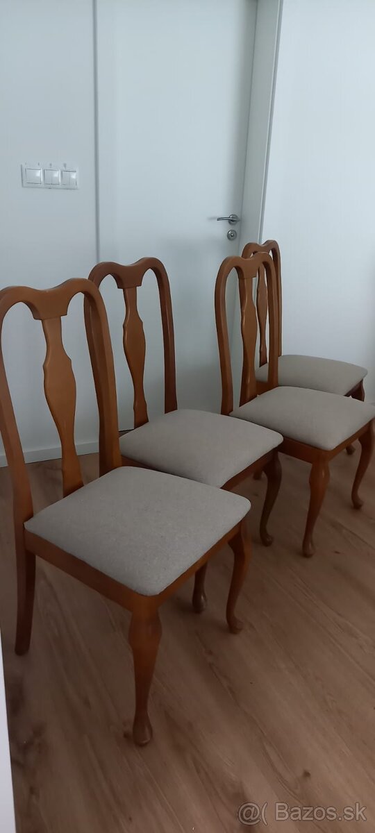 Drevené stoličky