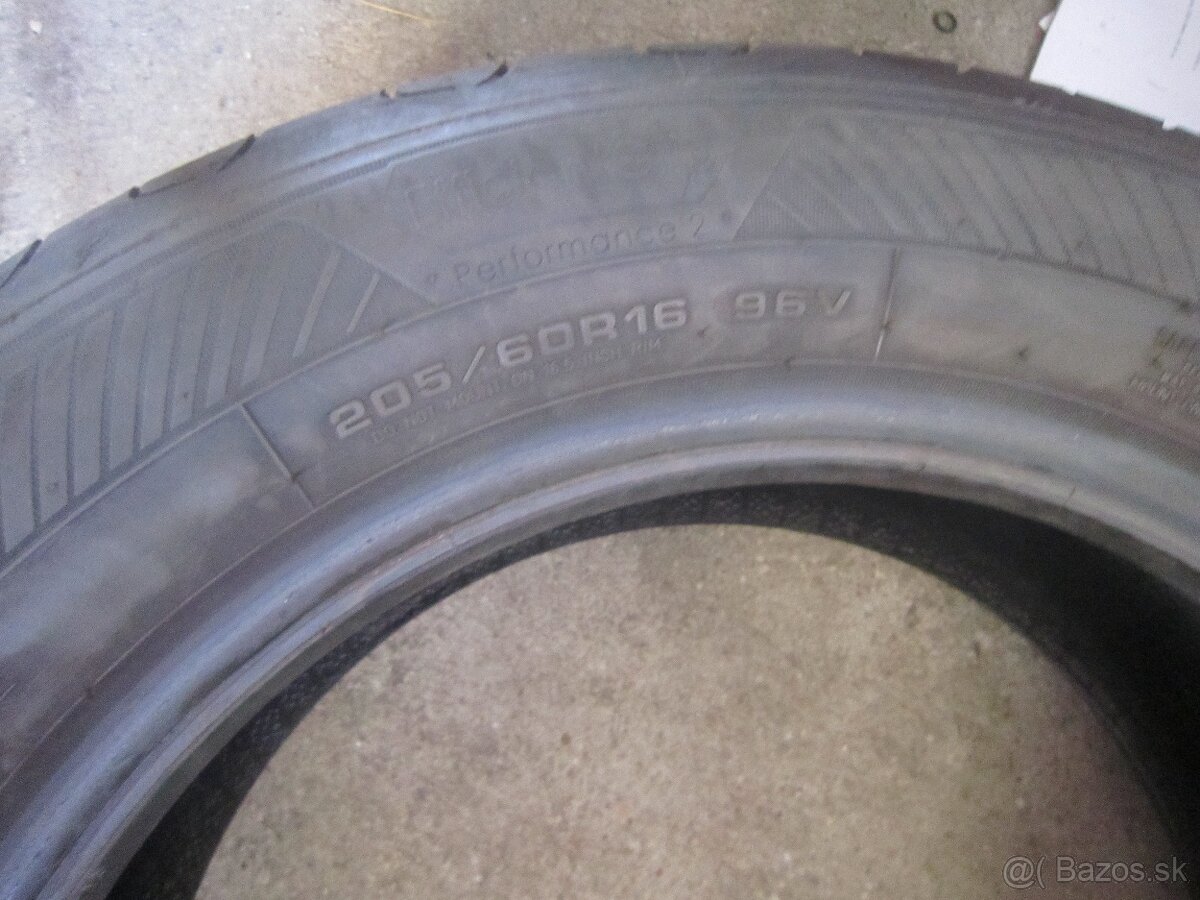 205/60R16 96V Goodyear Efficientgrip Perf.2 - 1ks