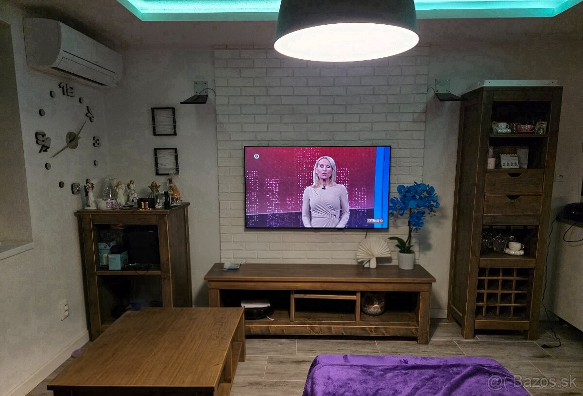 Predám obývaciu stenu s konferenčným stolíkom.