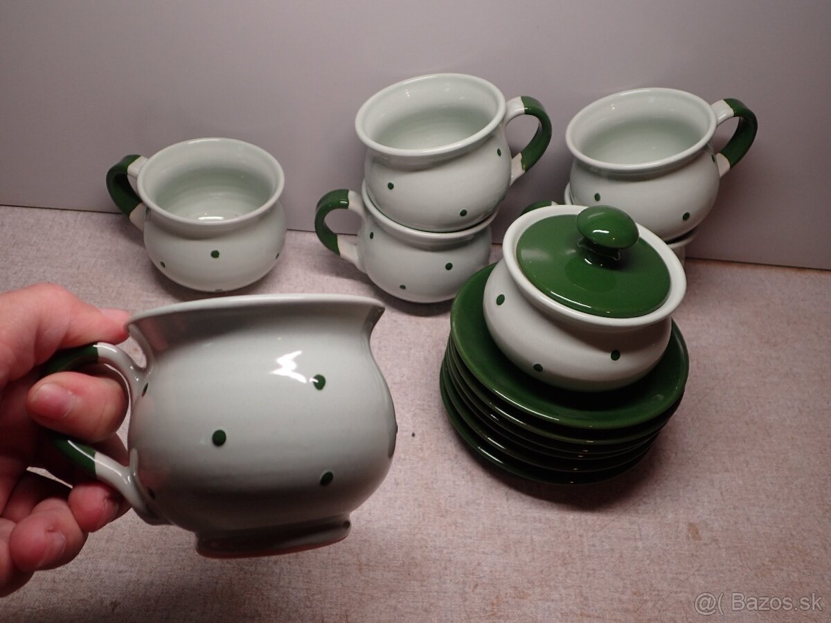 Zelená bodkovná súprava pohárov