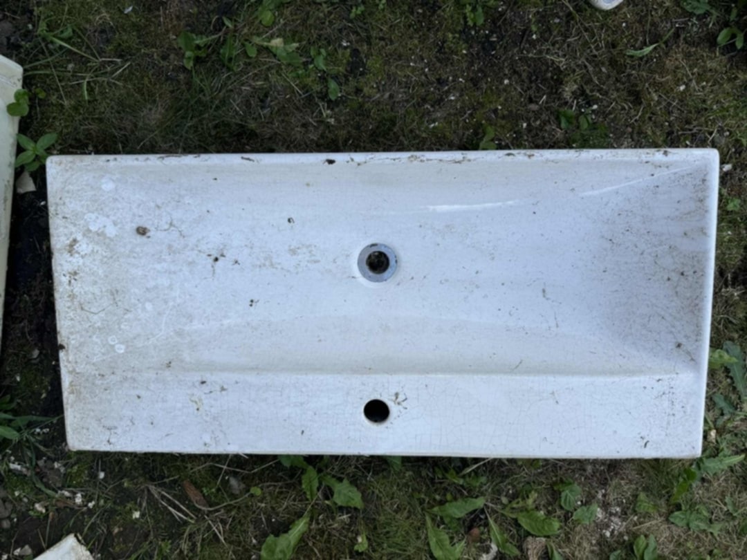 3 ks značkové umývadlá,