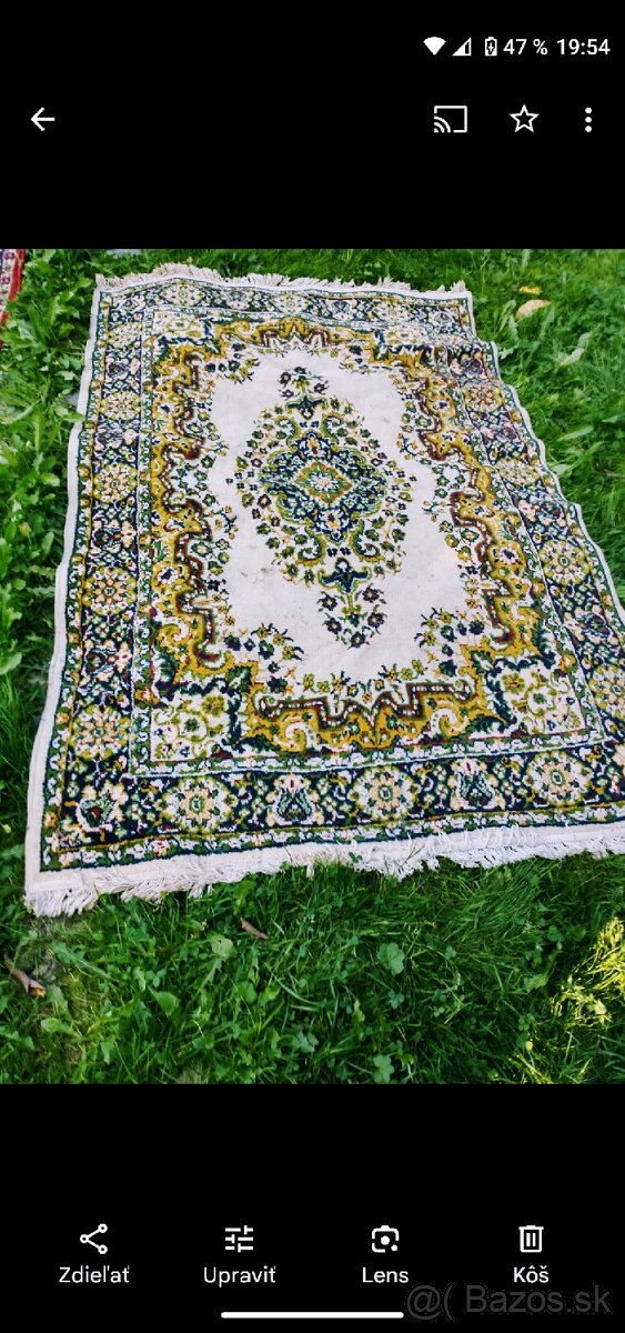 Vlnený , ručné viazaný koberec