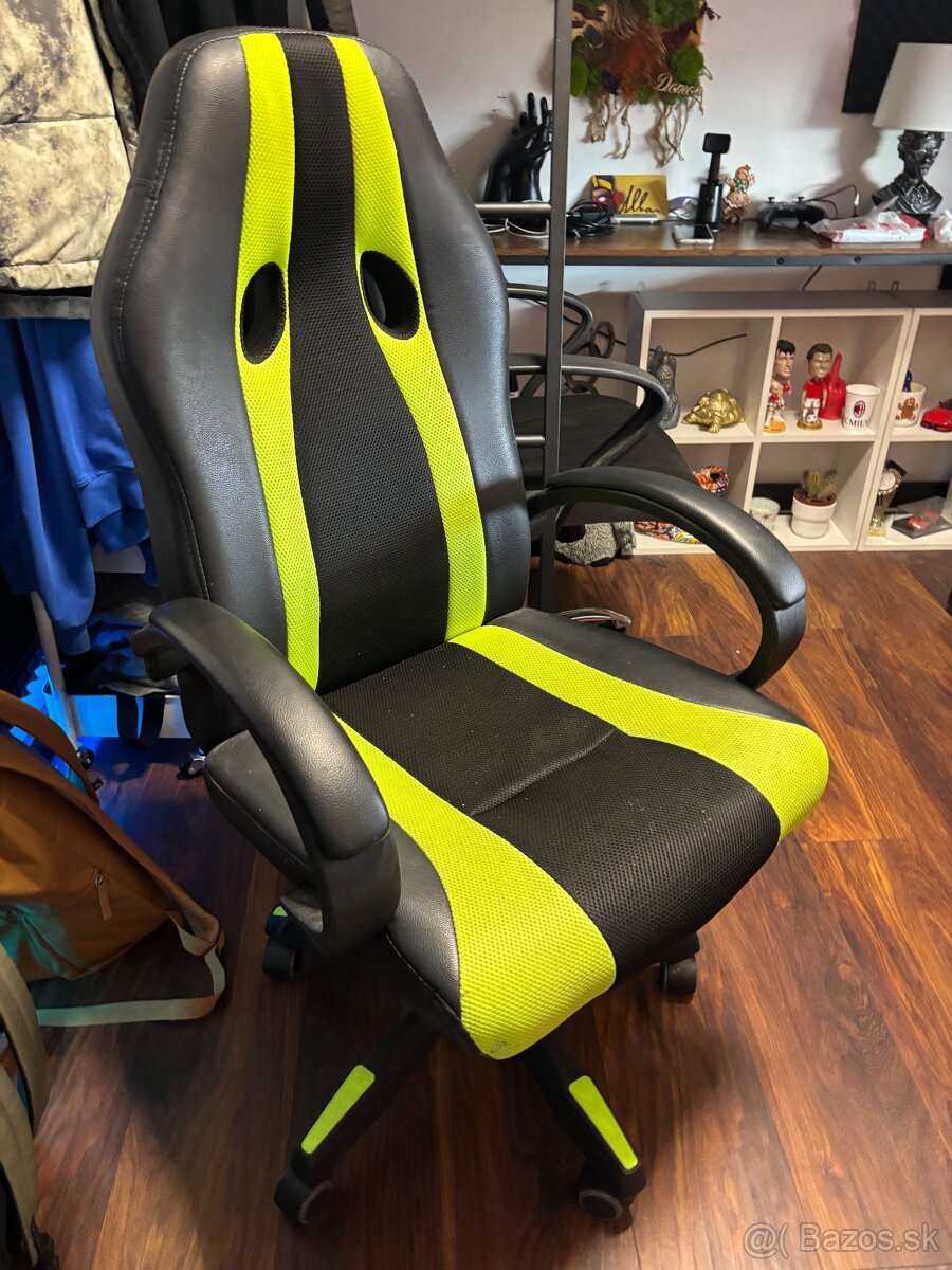 Herný stôl zo stoličkou