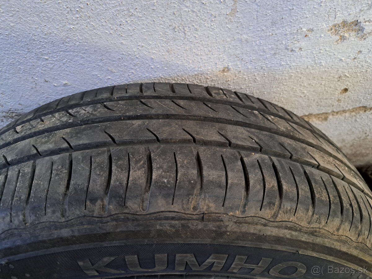 Takmer nové letné pneu na diskoch 185/65 r15 4x