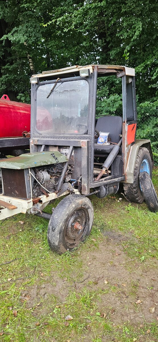 Malotraktor k dokončení