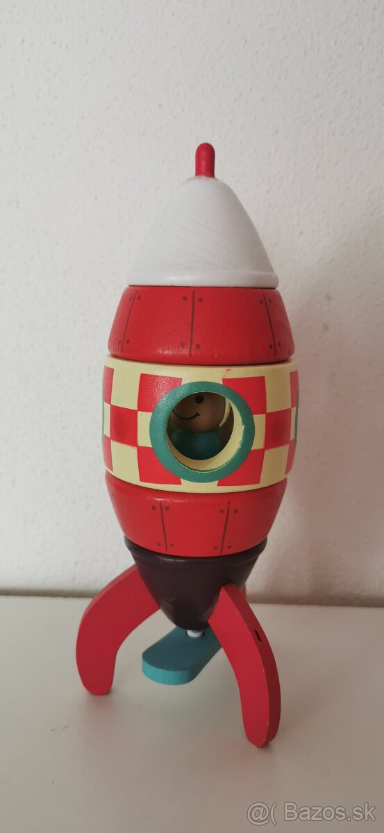 Drevená magnetická raketa