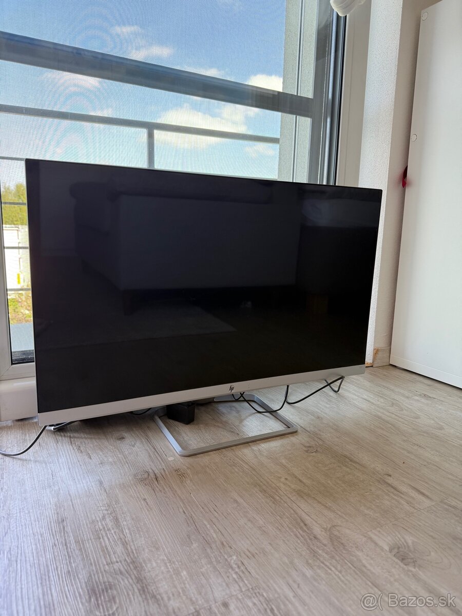 32 palcový HP monitor
