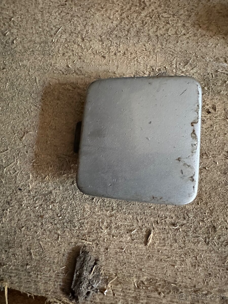 Krytka na ťažné oko BMW e60 e61 predný naraznik 7033700