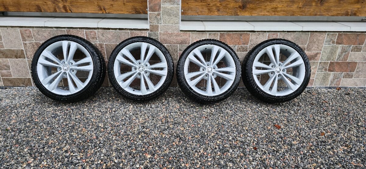 Elektrony Skoda r18 a zimne pneu 225/40 r18