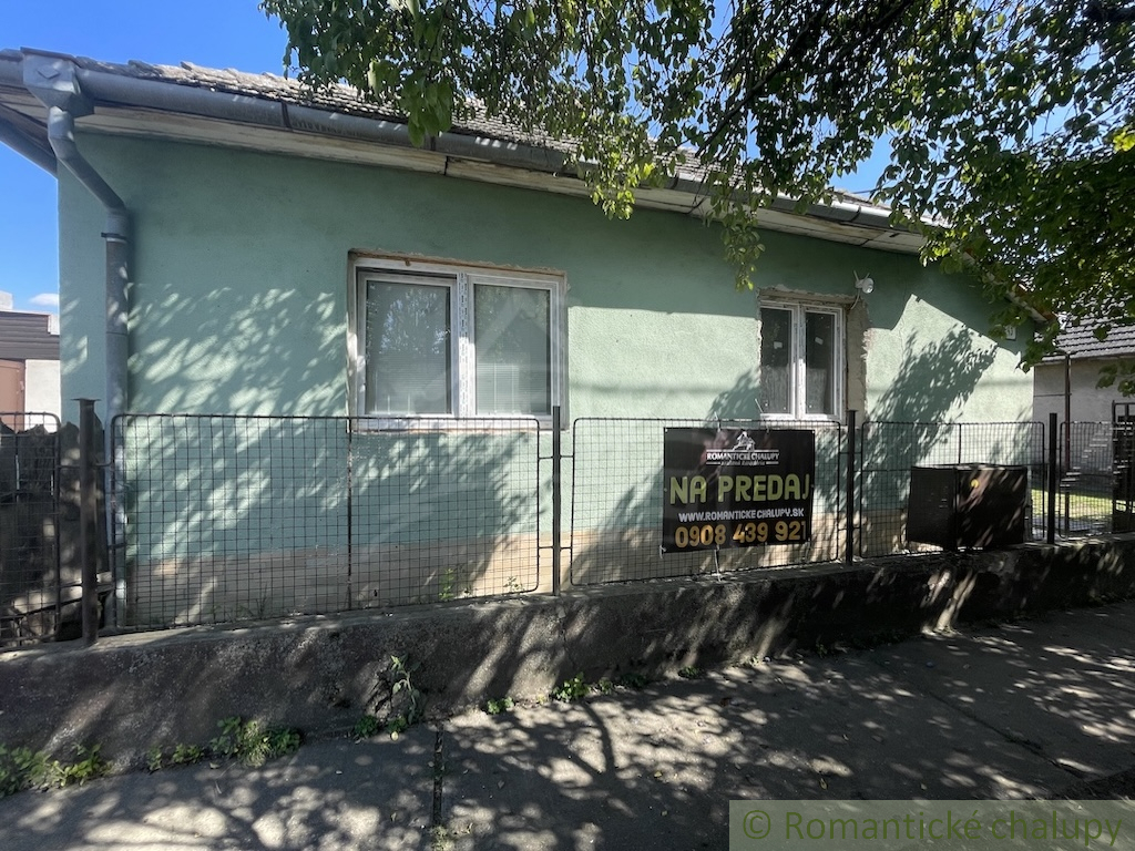 ZNÍŽENÁ CENA Štvorizbový rodinný dom s 10 árovým pozemkom