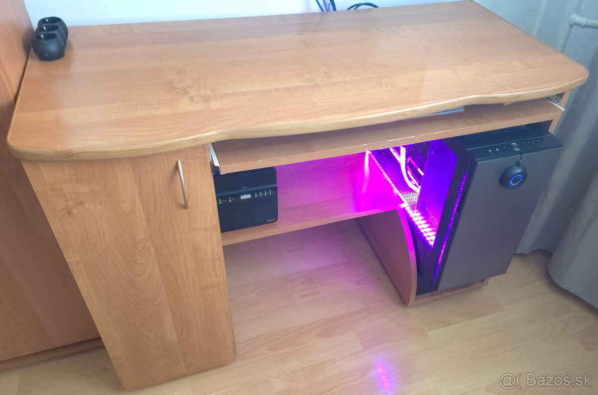 Predám písací resp. počítačový stôl viď. FOTO