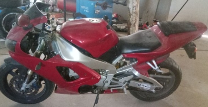 R1 yamaha 1999 okruhovka