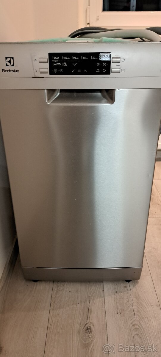 Umývačka riadu- Electrolux