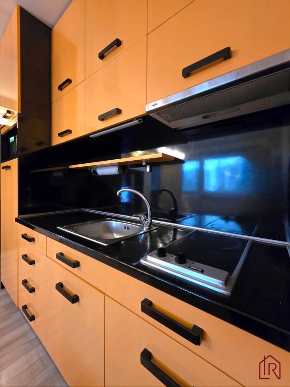 Veľká garzónka s loggiou, KVP, Hemerkova