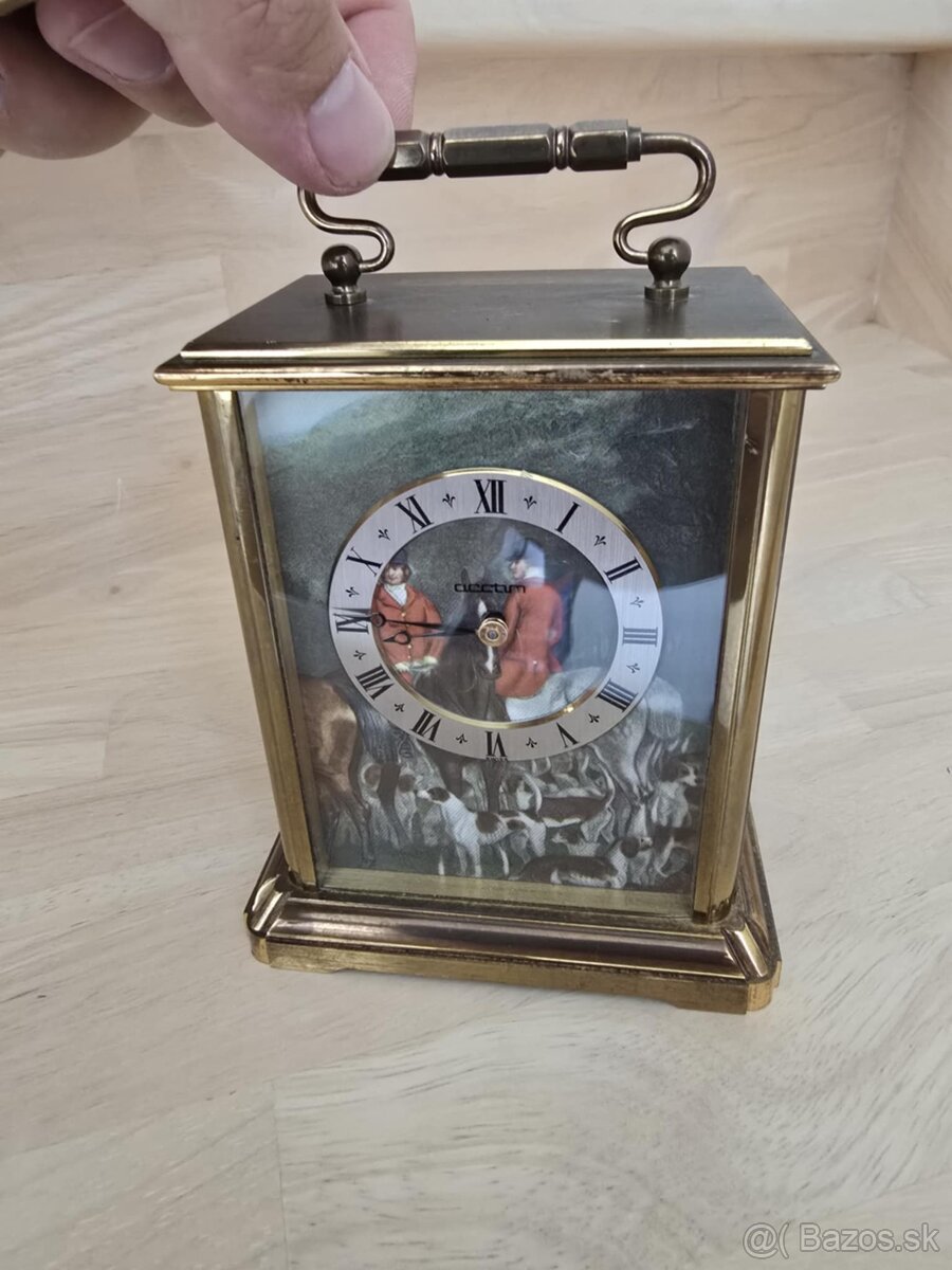 Poľovnícke cestovné hodiny