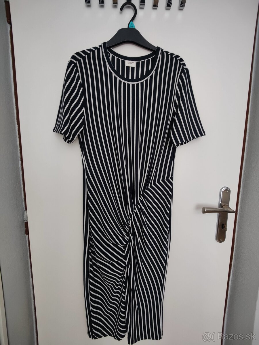 Pásikavé šaty veľkosť 38