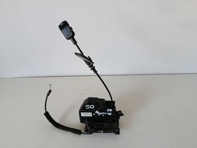 zamok dveri PP megane3 805020022r 50€