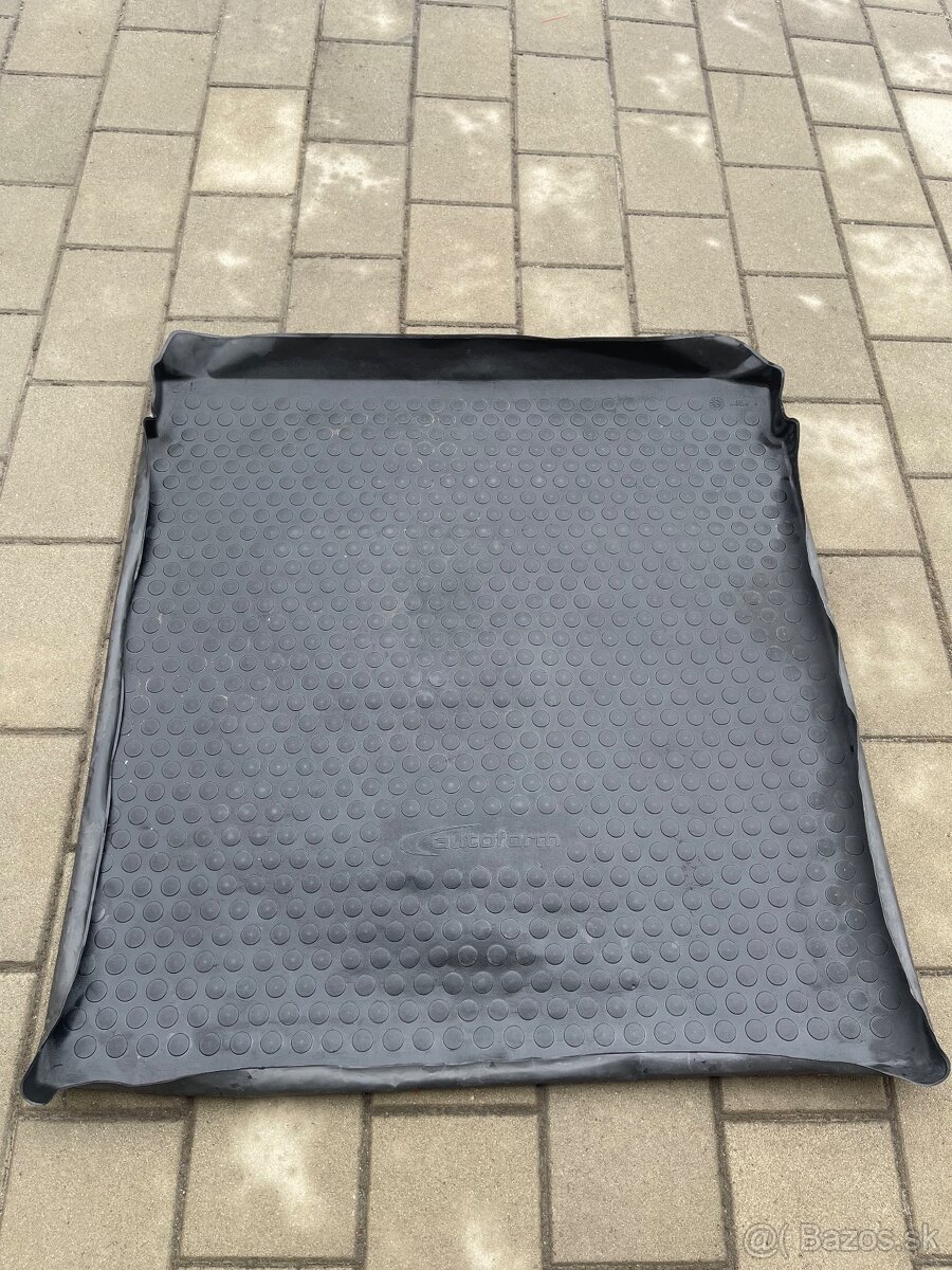 Gumená vanička,rohož kufra VW Passat B6