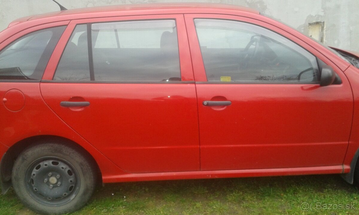 Červené diely Škoda Fabia 1,žltý blatník,čierny nárazník