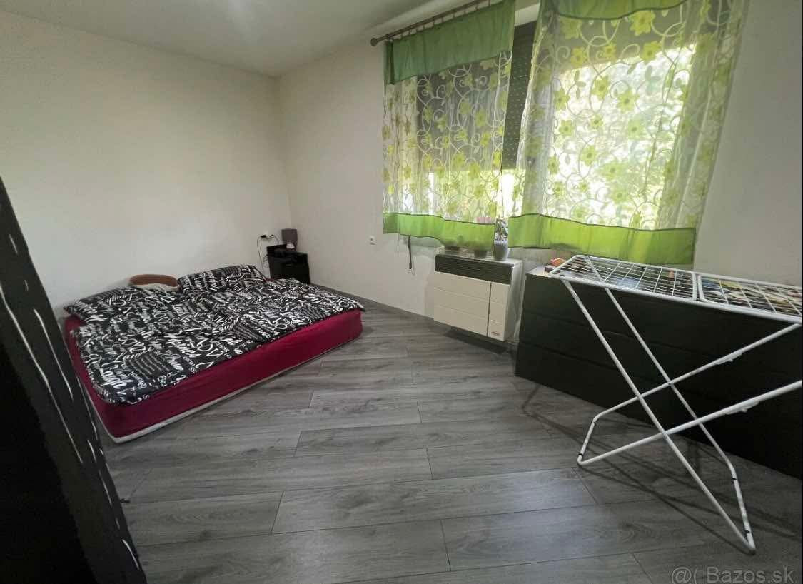 Na predaj: Starší rodinný dom v Mojmírovciach