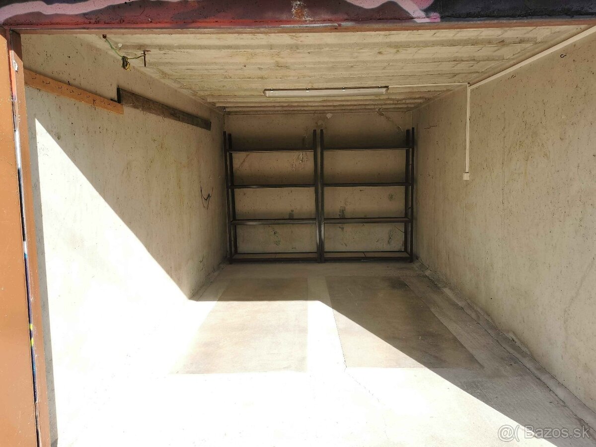 Garáž v centre mesta – Krivá ul., 18 m², osobné vlastníctvo