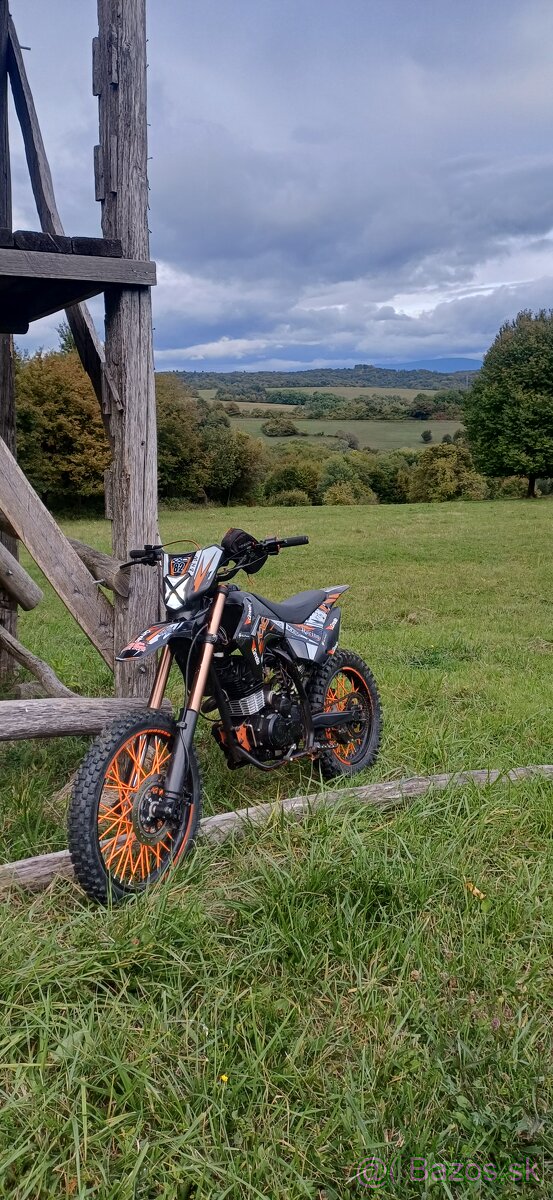Predám motorku kxd 150