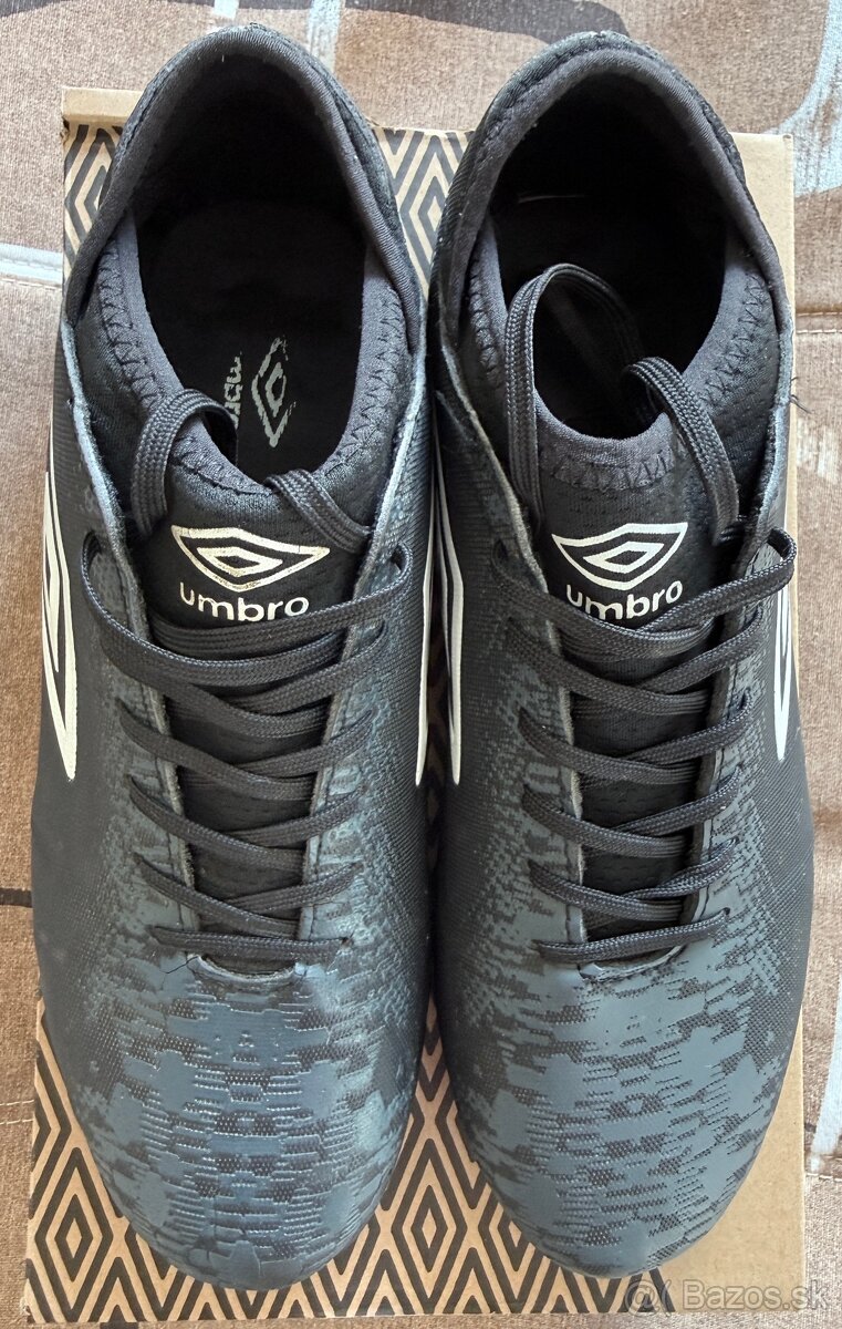 kopačky, halovky+chrániče na futbal za 20€