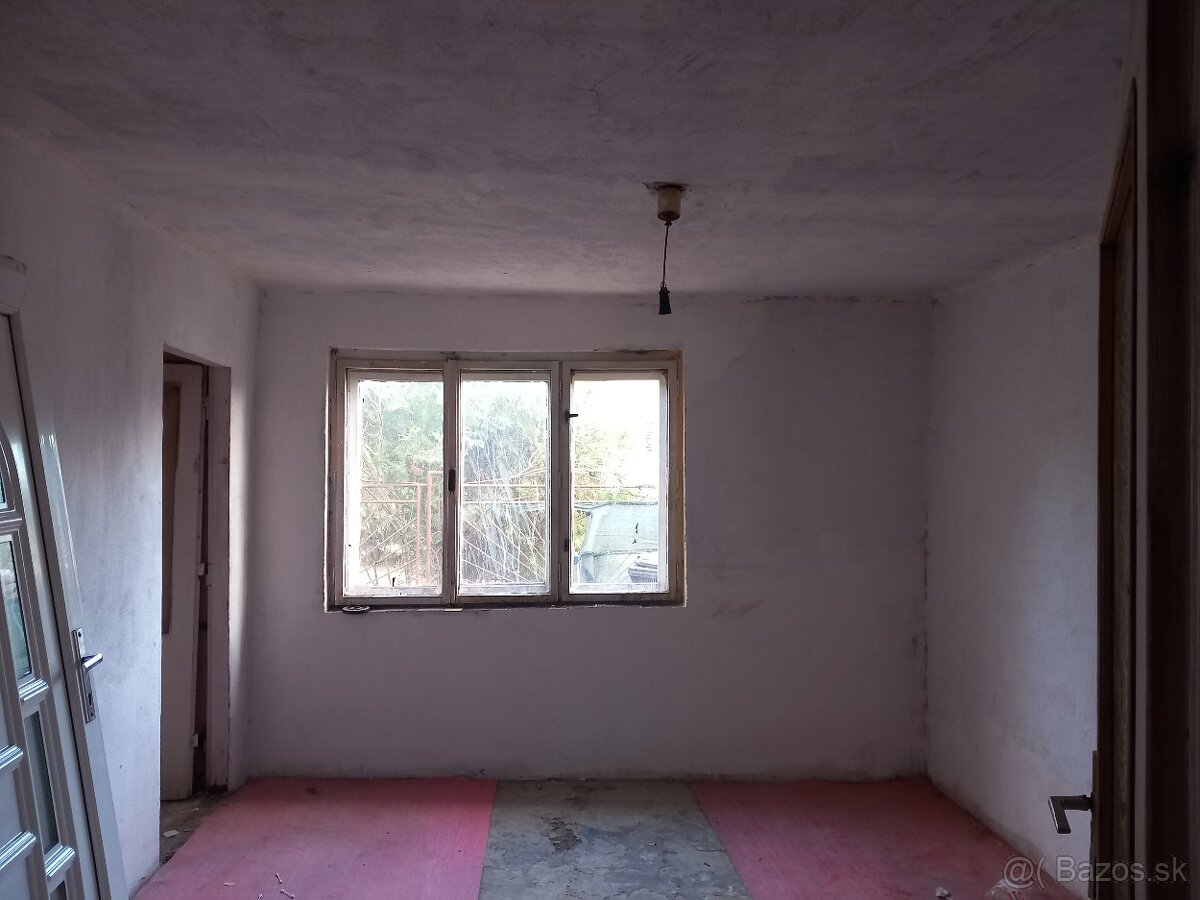 Rodinny dom v Strekove