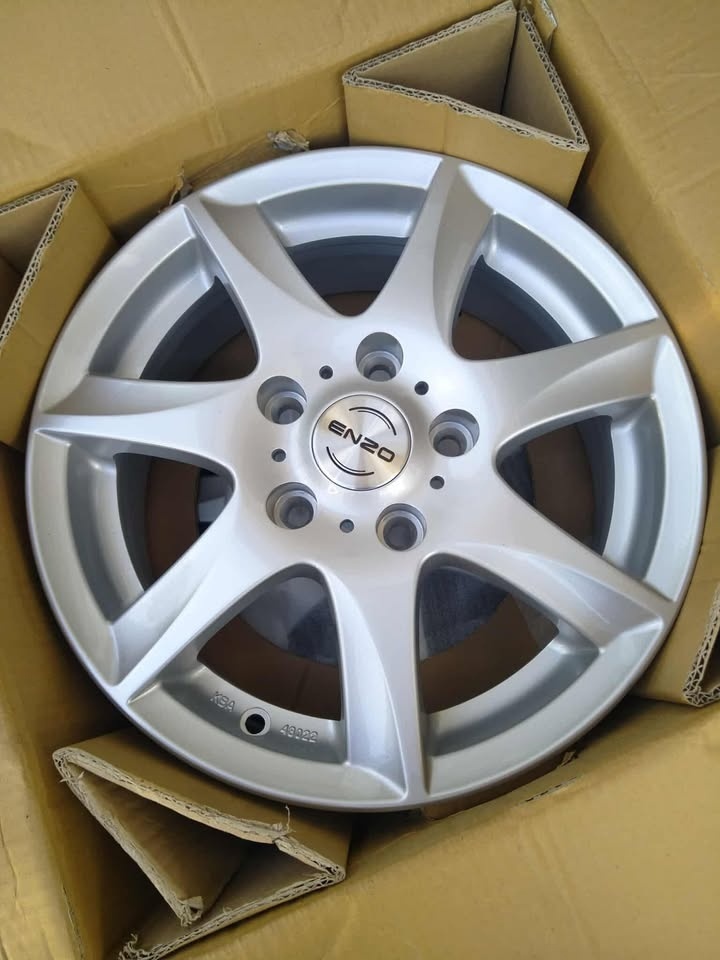 Alu 5 x 114,3 R 15 ENZO.