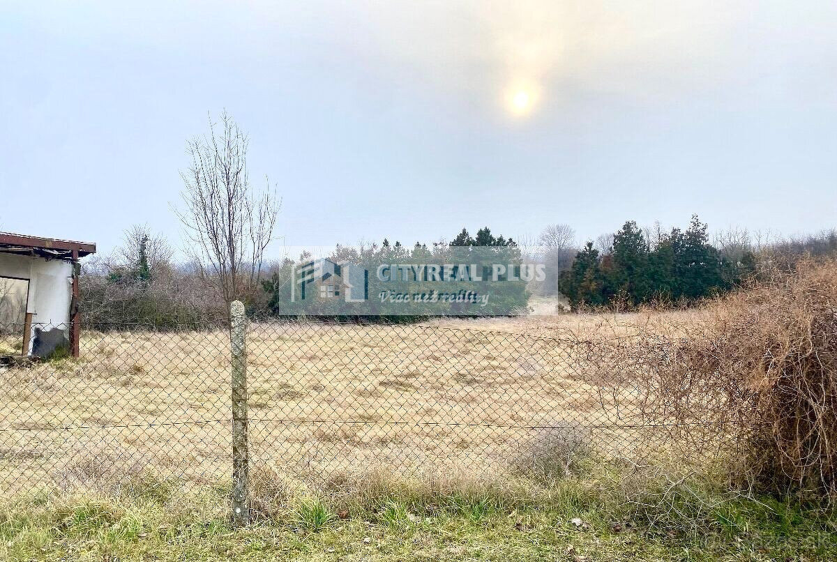 Ponúkame Vám na predaj pozemok v Hurbanove
