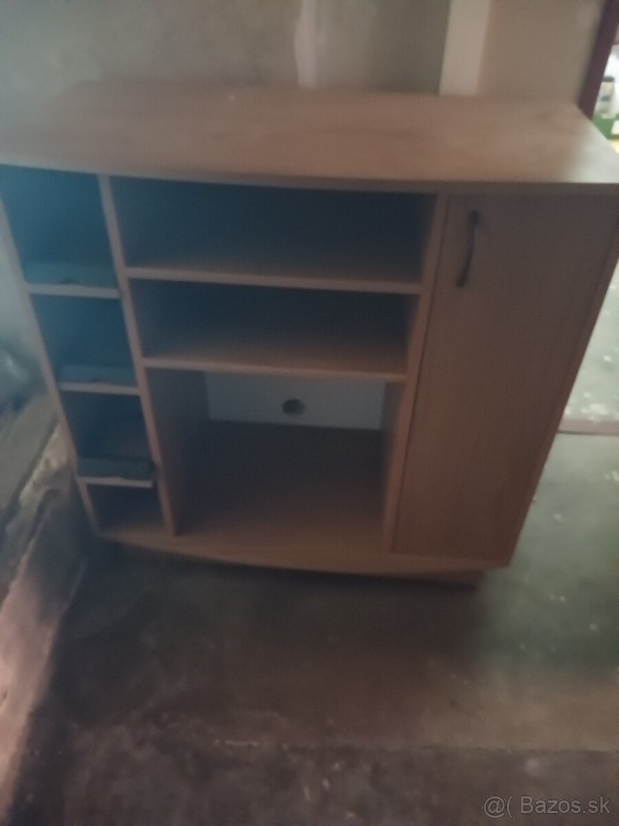 Komoda pod TV