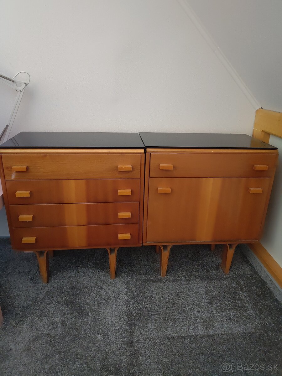 Retro nočný stolík