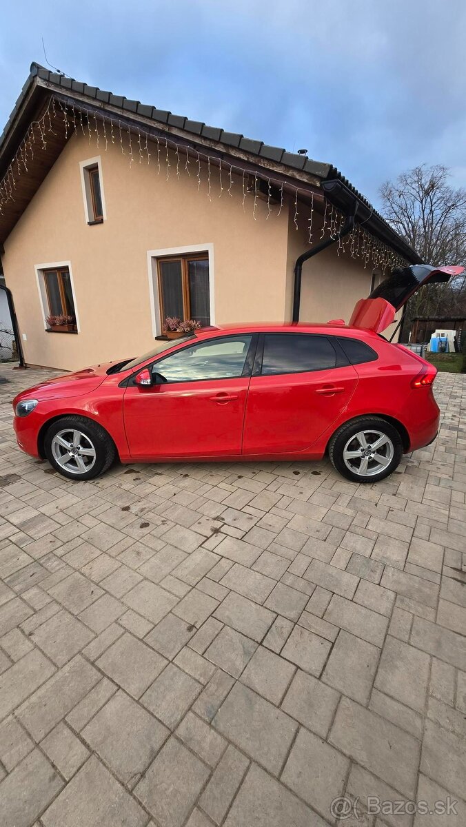 Volvo V40 1.6 Turbo benzín