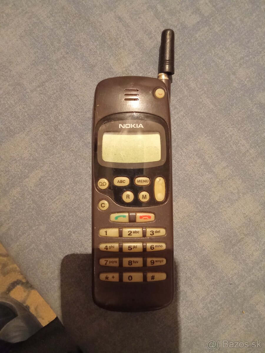 Predám starý mobilný telefón