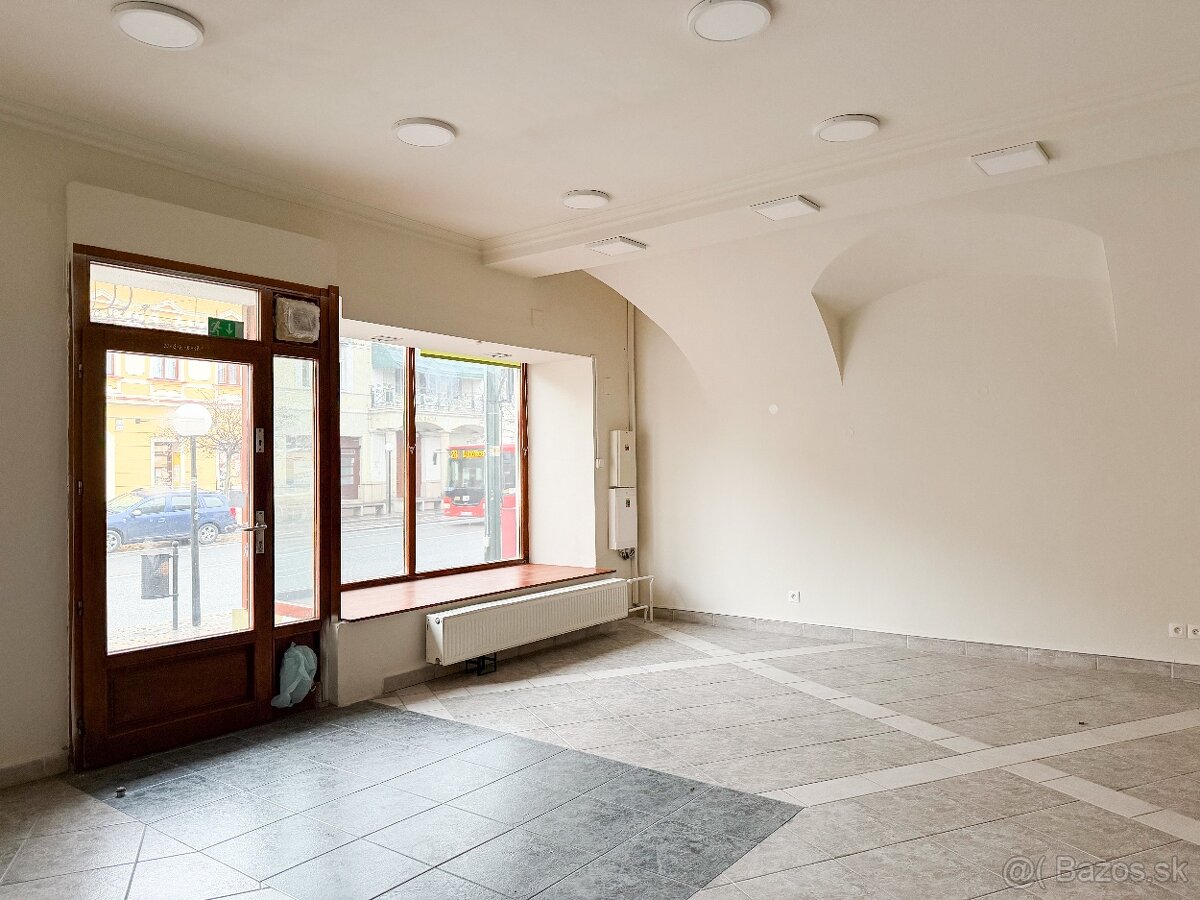 Obchodné priestory v centre s výkladom