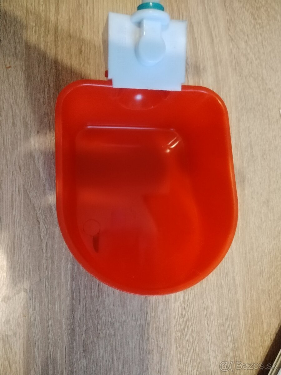 Napajacky pre hydinu