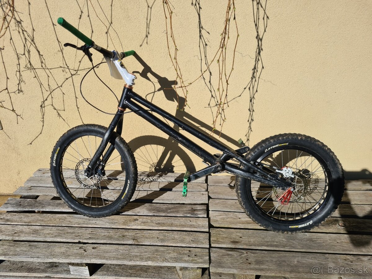 Cyklotrialovy bicykel
