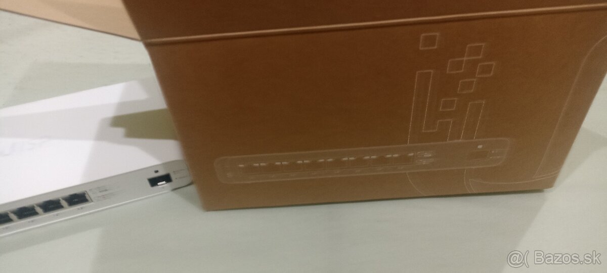 Poe switch Ubiquiti. UISP.