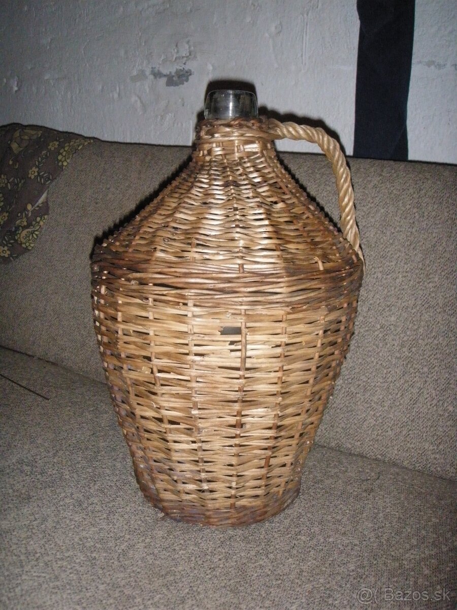 Stary demižon na chalupu