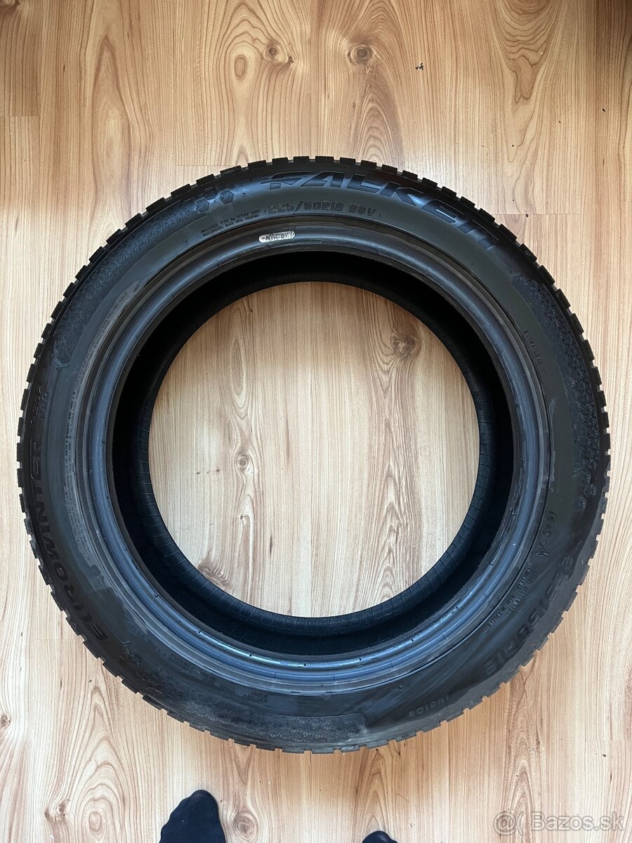 Falken eurowinter hs02 pro 225/50 R18 99v