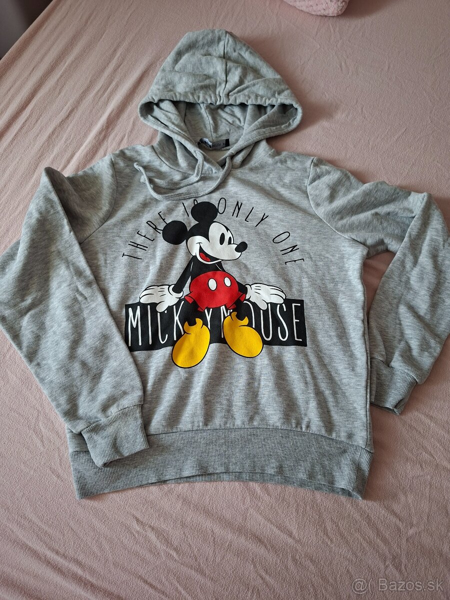 Mikina S
